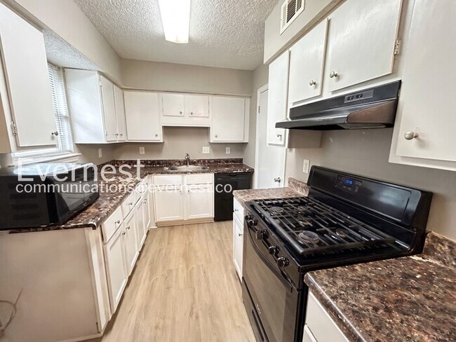 Building Photo - 396 Promenade Ct