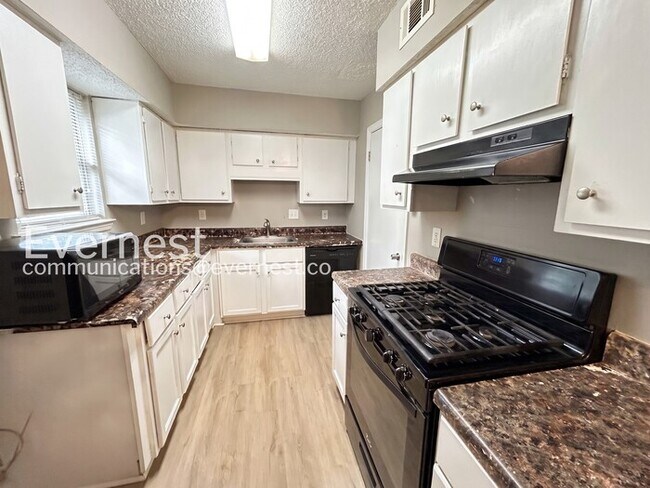 Foto del edificio - 396 Promenade Ct