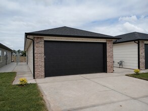 Building Photo - 2143-2145 N Reece St
