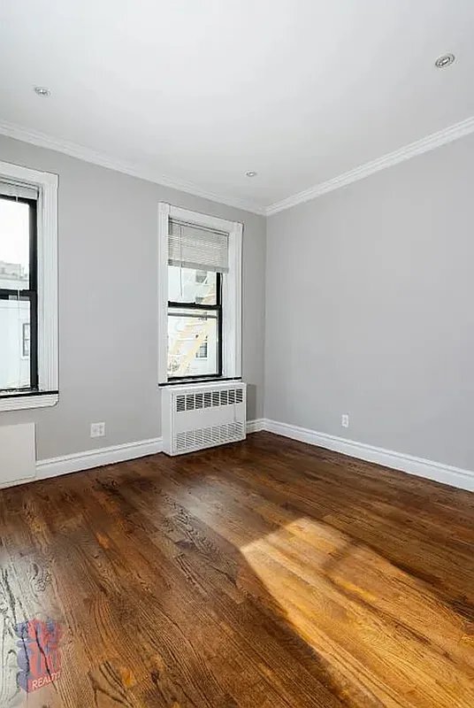 Foto del edificio - 213 E 26th St