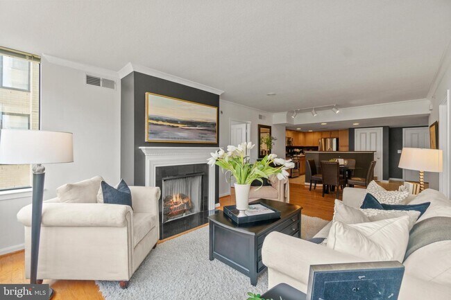 Foto del edificio - 2220 Fairfax Dr