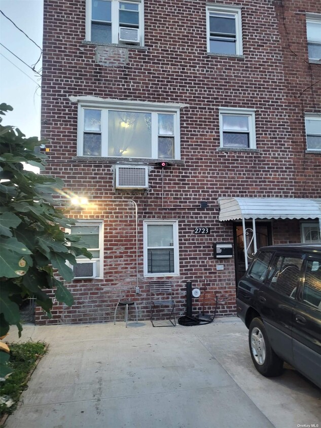 Building Photo - 2723 Colden Ave