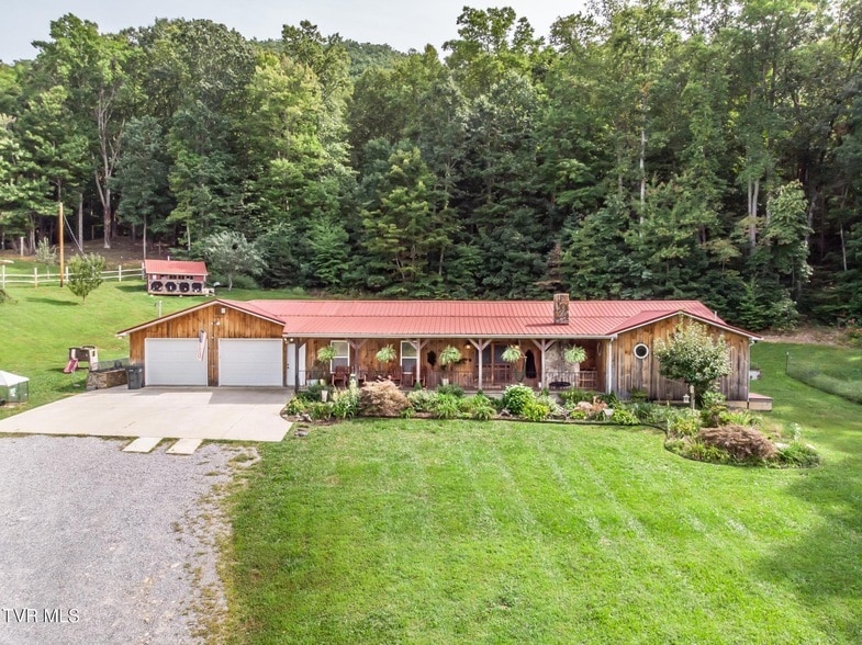 Foto principal - 424 Roaring Creek Rd