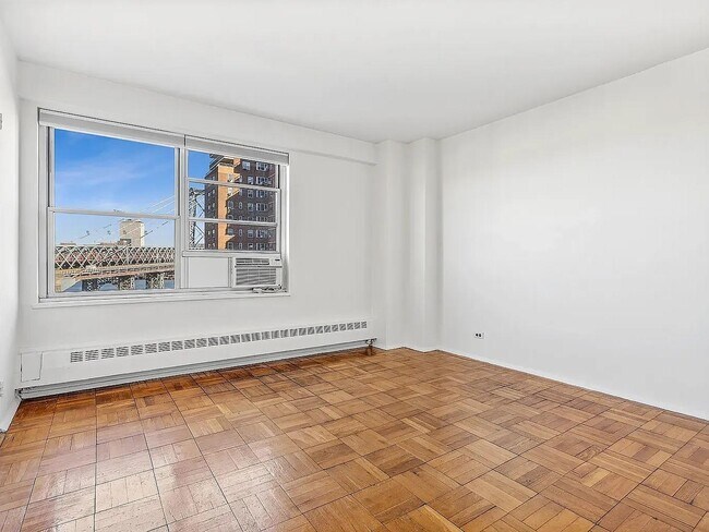 Foto del edificio - 570 Grand St