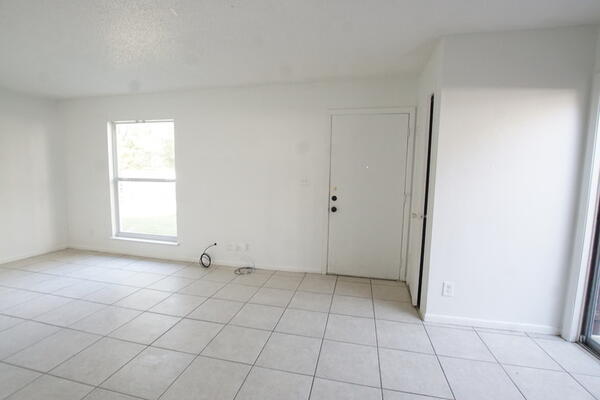 Open living space - 1914 Hearthside Dr