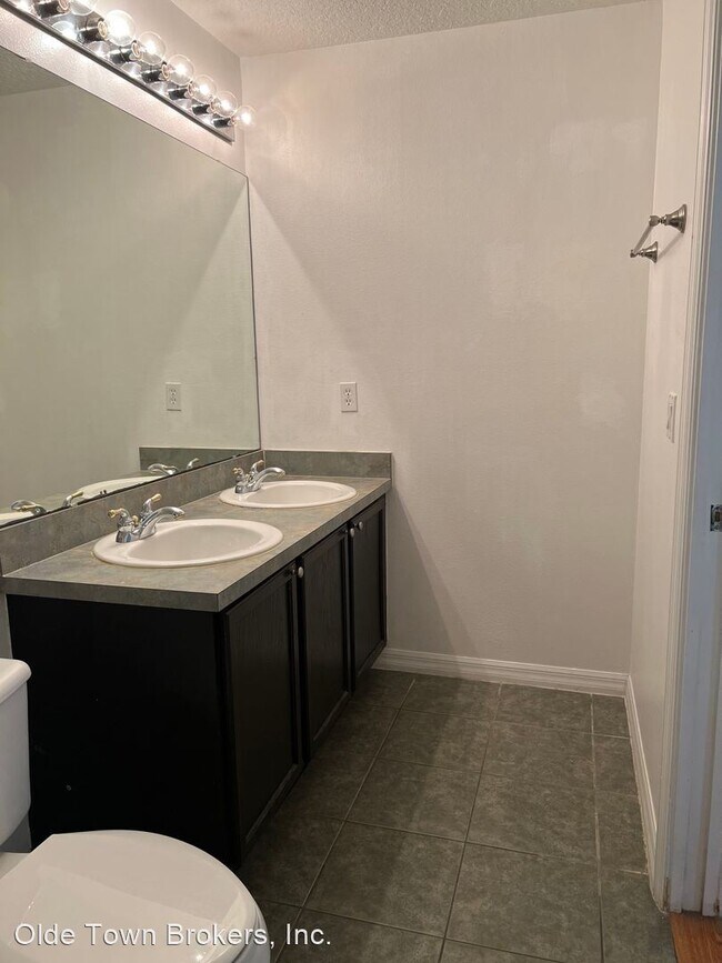 Building Photo - 3 br, 2 bath House - 692 Seabrook Ct. #102