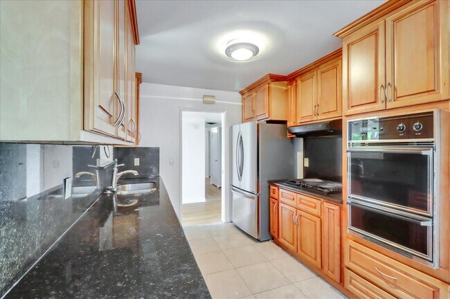Building Photo - 1281 Glen Haven Dr