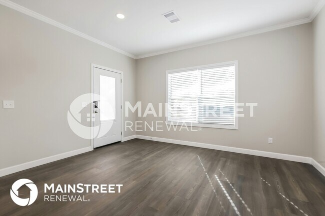 Building Photo - 513 Emma St