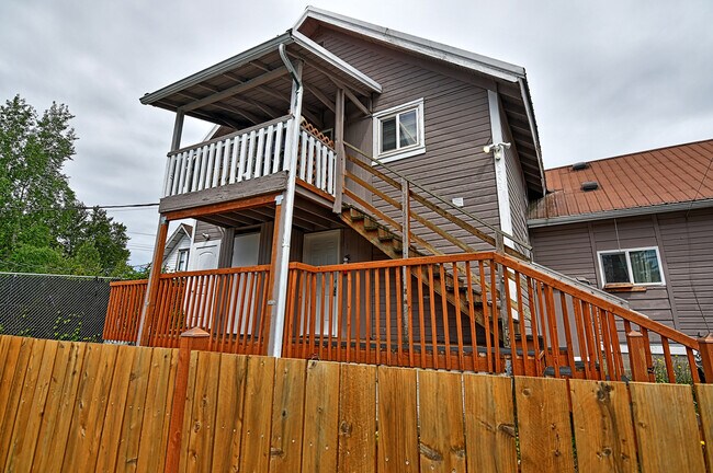 Building Photo - 2506 Hartford Dr