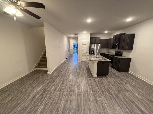 Foto del edificio - 680 The Heights Ln