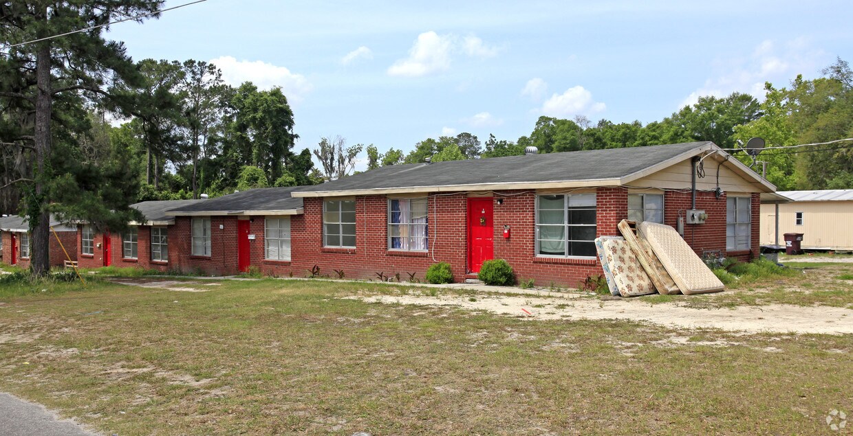 Primary Photo - 232 SE Lomond Ave
