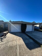 Building Photo - 1007 11th Ct