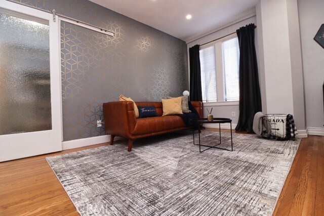 Foto del edificio - 315 W 3rd St