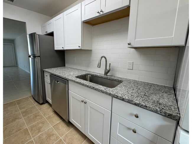 Foto del edificio - 1762 Service Rd