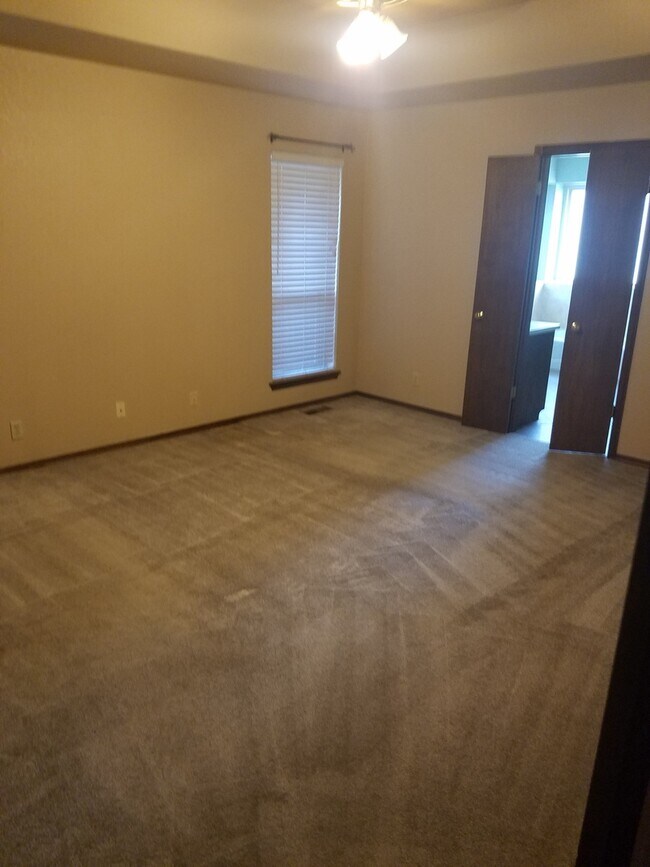 Foto del edificio - Large 3 bedroom 2 bath home in West Norman