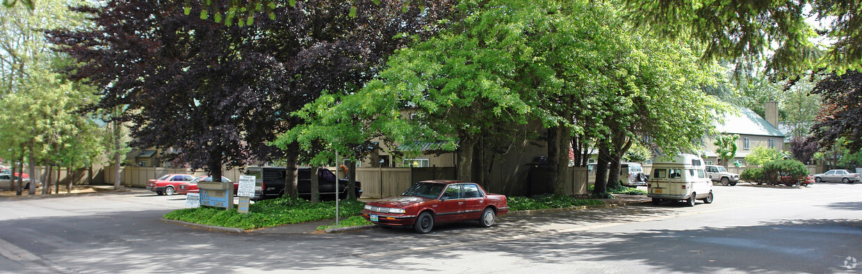 Oak Lake - Oak Lane Townhouses