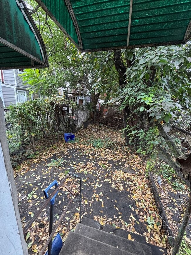 Building Photo - Beautiful renovated house in North Philade...