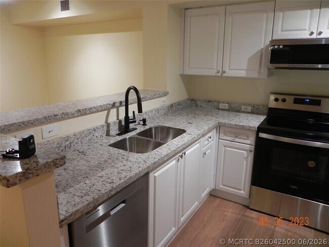 Foto del edificio - 577 SW 111th Ln