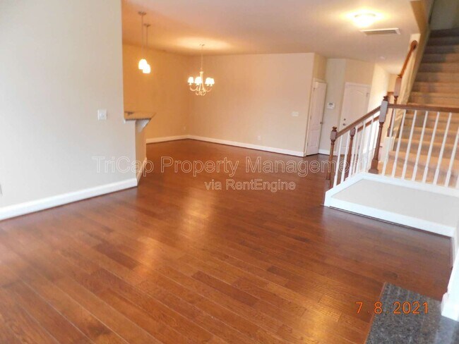 Building Photo - 8030 Upper Lake Dr