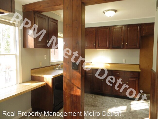 Building Photo - 3 br, 1.5 bath House - 20019 Lennane