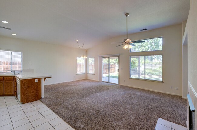 Building Photo - 9326 N Jade Ave