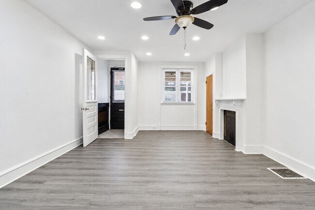 Foto del edificio - Charming 2-Bedroom Home with Private Yard in West Philadelphia