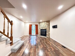 Building Photo - 3408 Queen Anne Way