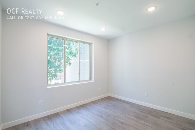 Building Photo - Grays Ferry Modern Two Bedroom