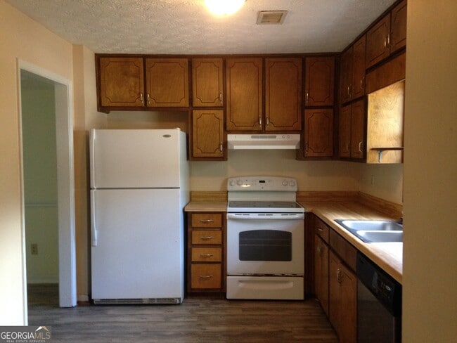 Building Photo - 155 Williamsburg Way