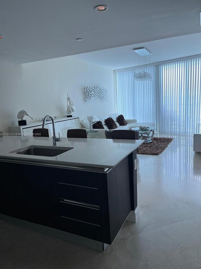 Foto del edificio - 17001 Collins Ave