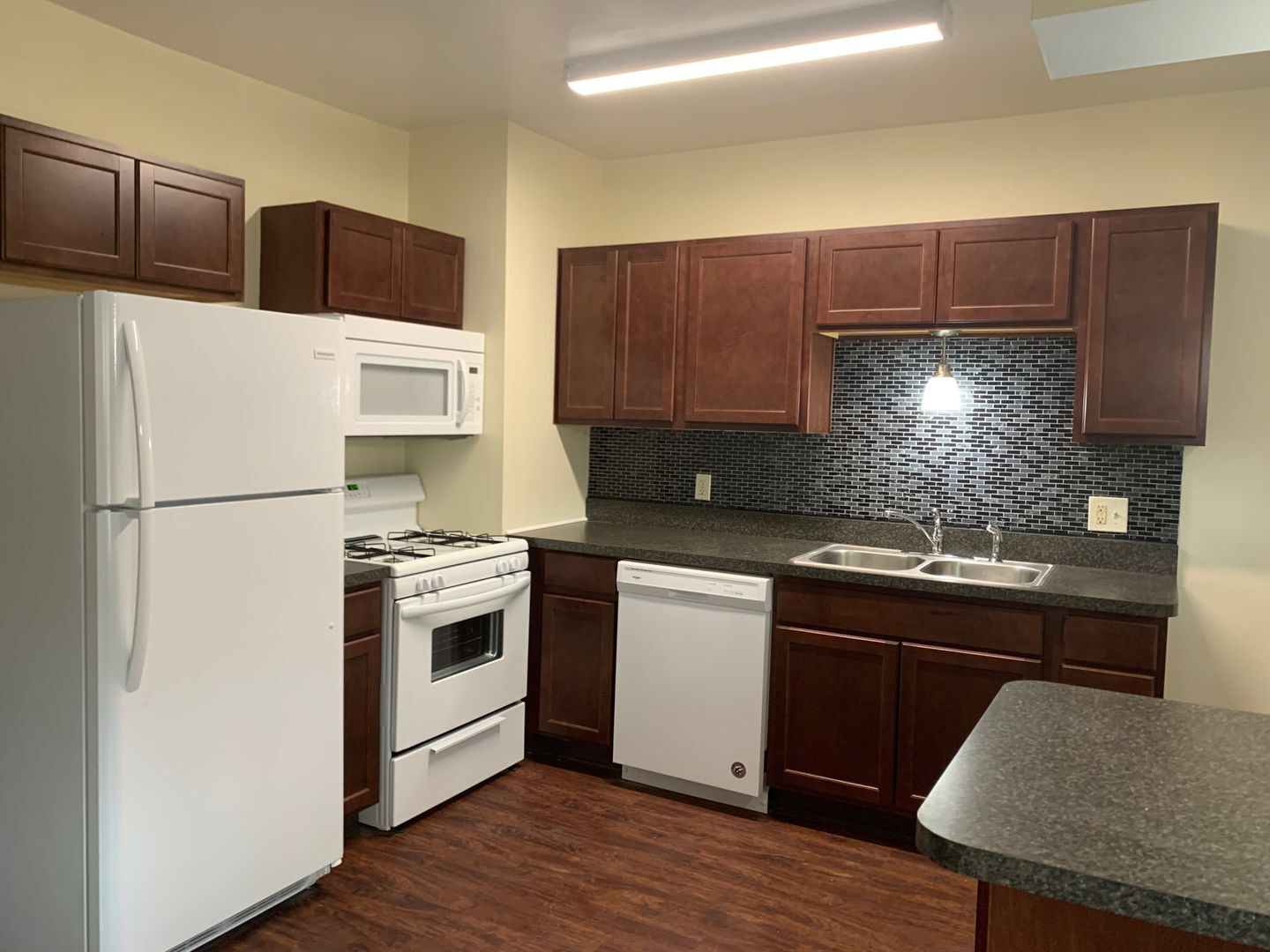 131 E Broadway Ave Girard, OH 44420 – photo 2