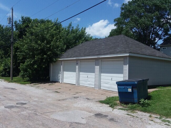 Foto del edificio - 619 W 16th St