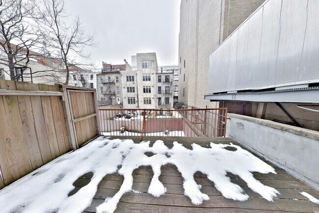 Building Photo - 420 W 51st St