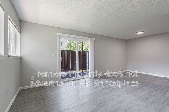 Foto del edificio - 8441 Kessler St