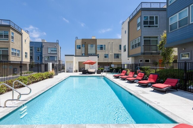 Building Photo - 2753 Waverly Dr