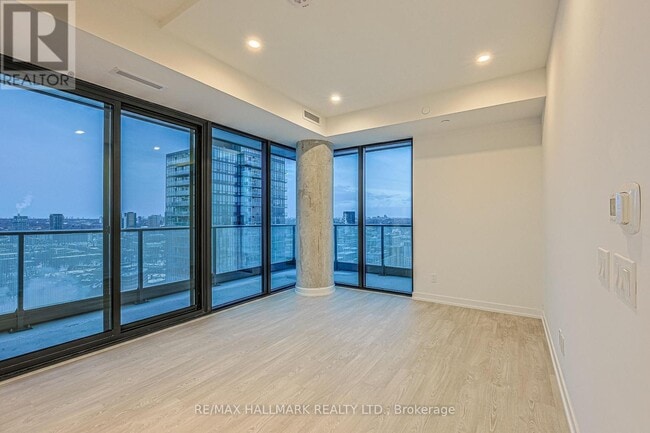 Building Photo - 35 Parliament St