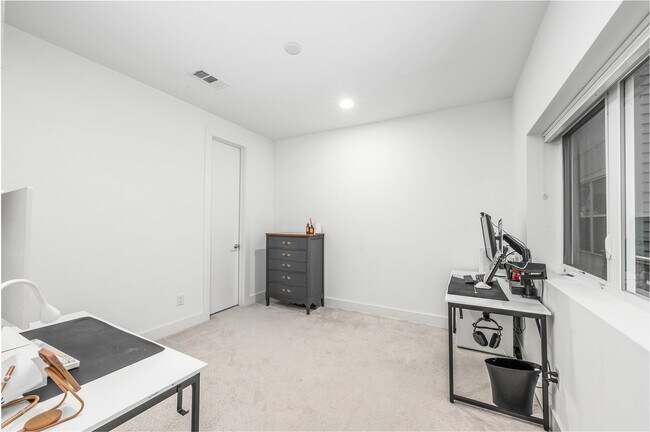 Foto del edificio - 1141 W 18th St