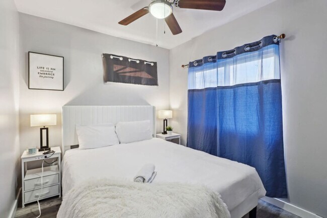 Foto del edificio - 609 Carlsbad St