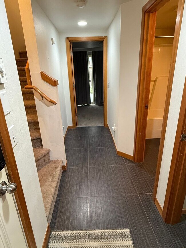 Foto del edificio - Highland Park Townhome w/ 3BR/2BA at over 1,000 Sq Ft!