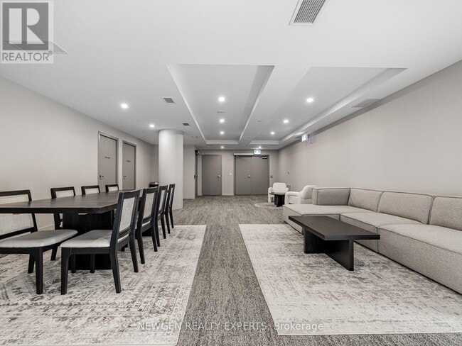 Building Photo - 859 The Queensway