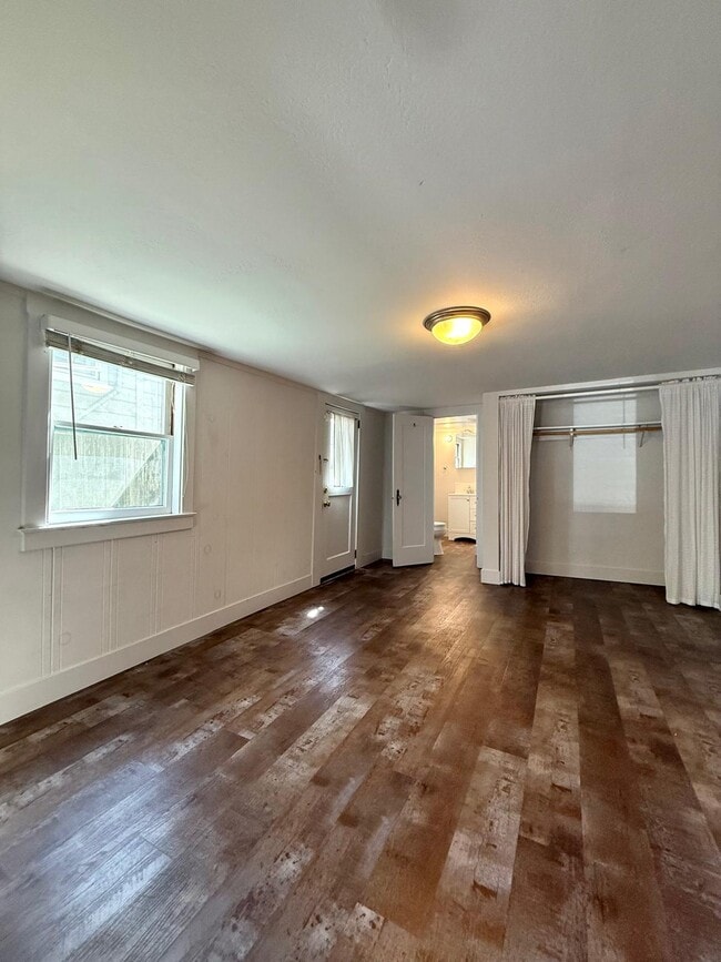 Building Photo - 315 1st St