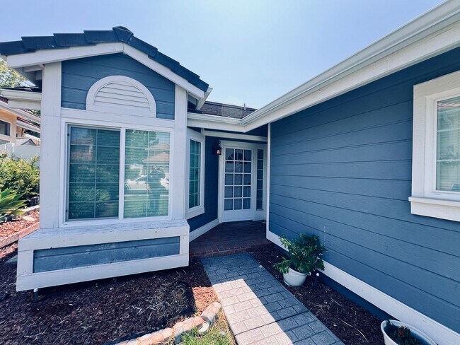 Foto del edificio - 14641 Carmel Ridge Rd