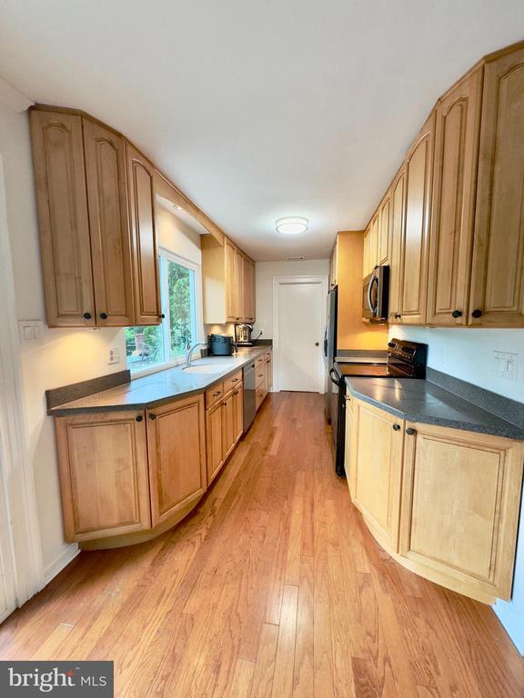 Building Photo - 15712 Edgewood Dr