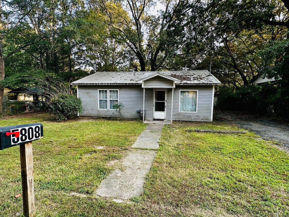Foto principal - A Great 2 bed/1 bath Home in Pine White Hall!