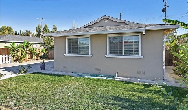 Foto del edificio - Excellent 4 bed 2 Bath Home in the Riverma...