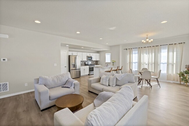 Foto del edificio - Spacious 3 Bed in Ventana – Open Layout, Fenced Backyard, Community Pool & Gym