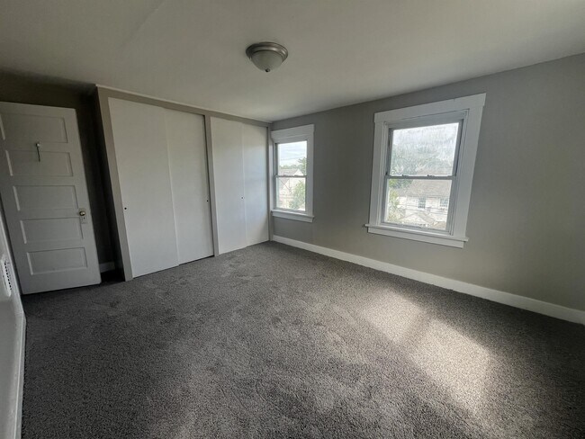 Building Photo - 520 Farnsworth Ave