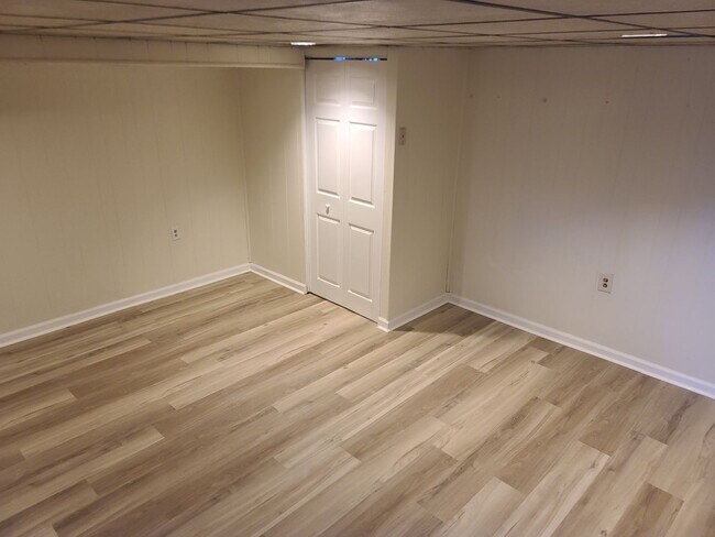 Foto del edificio - 4443 Scotia Rd