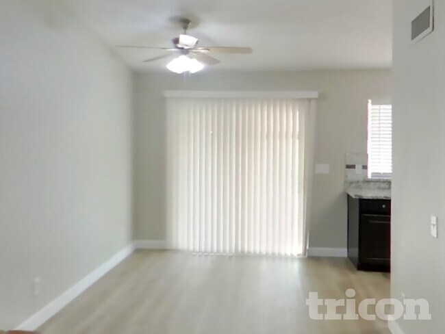 Foto del edificio - 10221 W Turney Ave