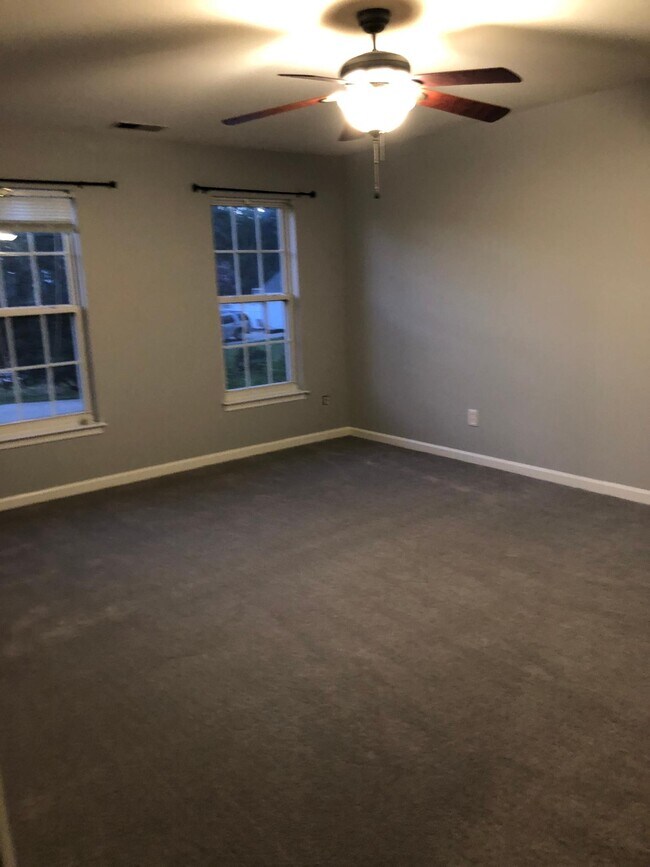 Foto del edificio - 103 Shephard Hill Dr